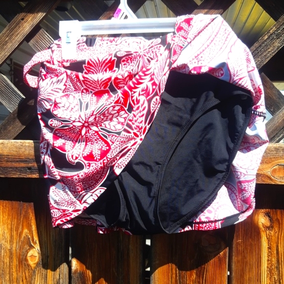 Krista Swim skirt Red/Black leaf print - Picture 3 of 7